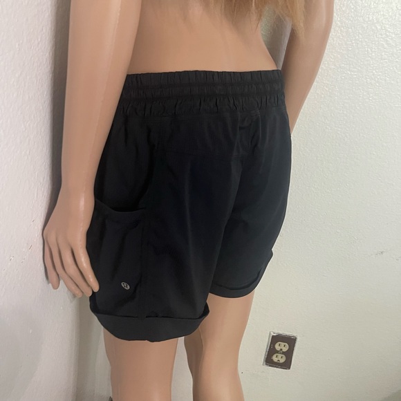 Lululemon Dance Studio Short -Size 8 Black-Good Condition - Picture 7 of 16